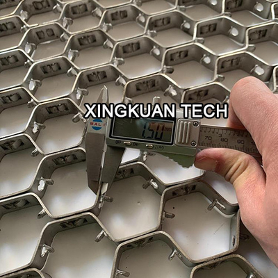 Εξαγωνικό πλέγμα 1.5×20mm×45mm μετάλλων δεκαεξαδικού τύπων Λ για την πυρίμαχη επένδυση
